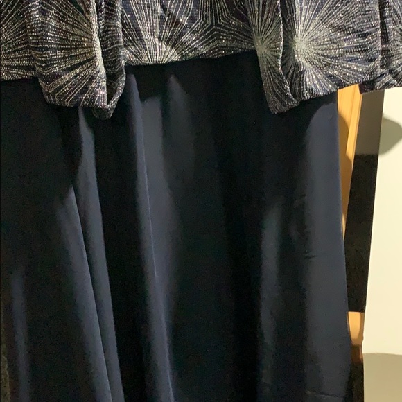 Cache navy blue and silver gown - Picture 3 of 7